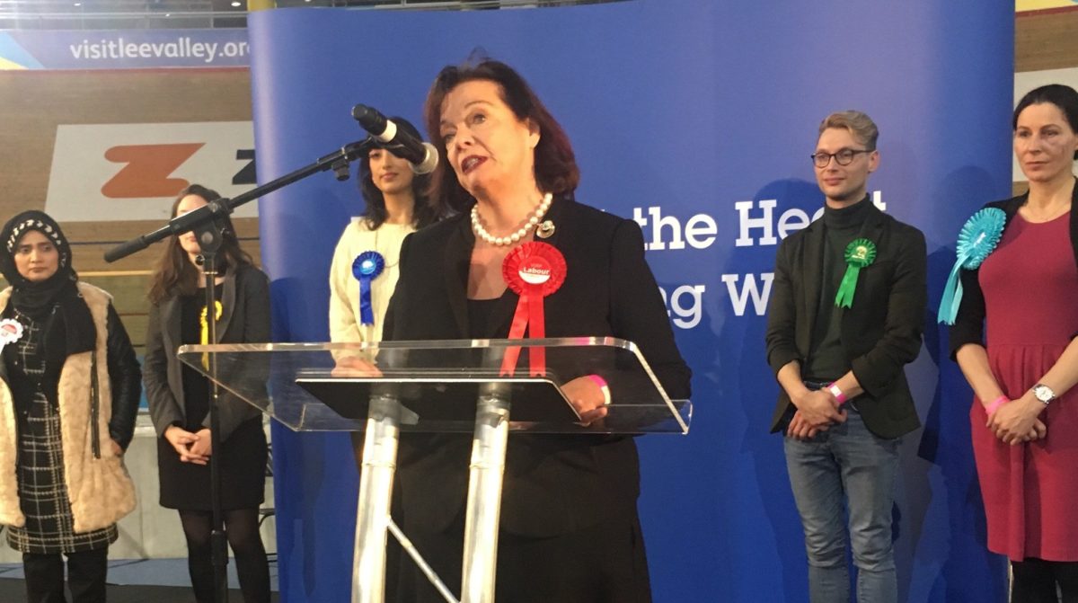 Lyn speaking at the count